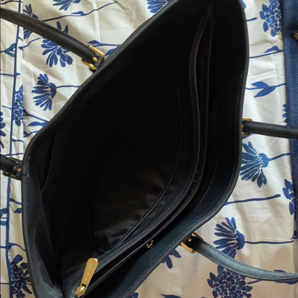 Michael Kors (MK) + Wallet - Picture 3 of 7